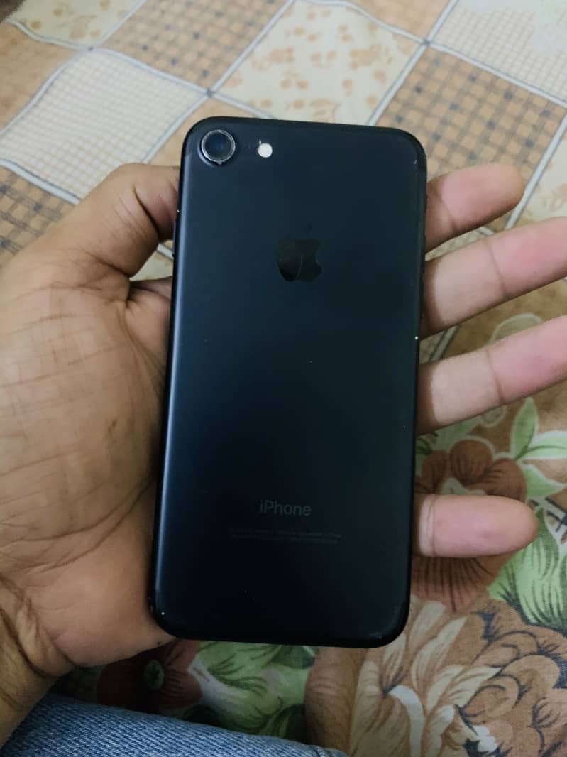 Apple iPhone 7 3