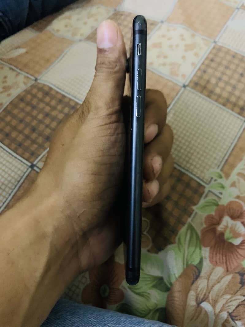 Apple iPhone 7 7