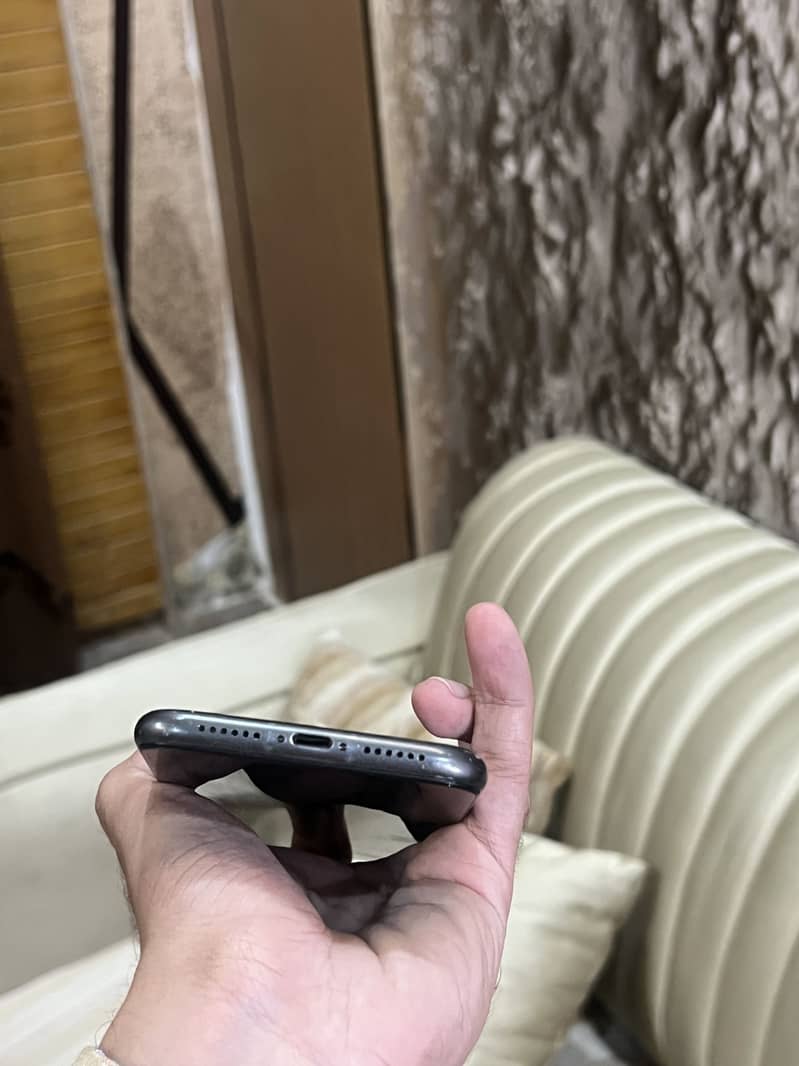 Apple iPhone 11 3