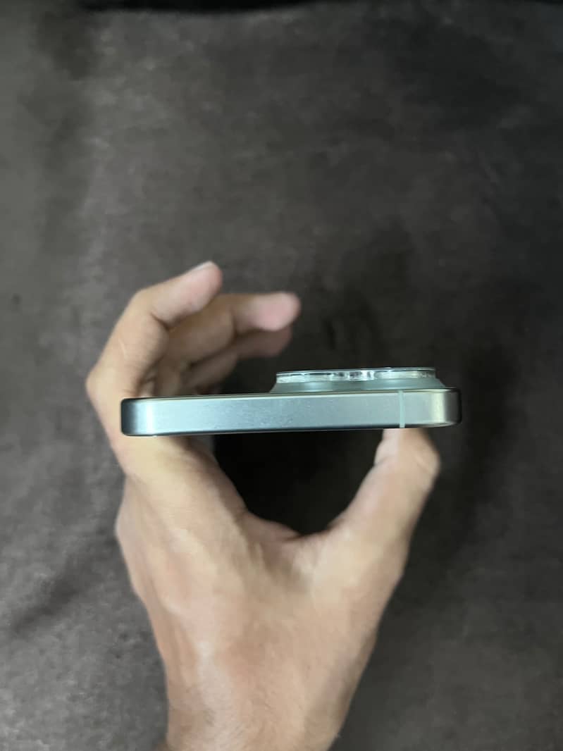 iPhone 15 Pro Max 5