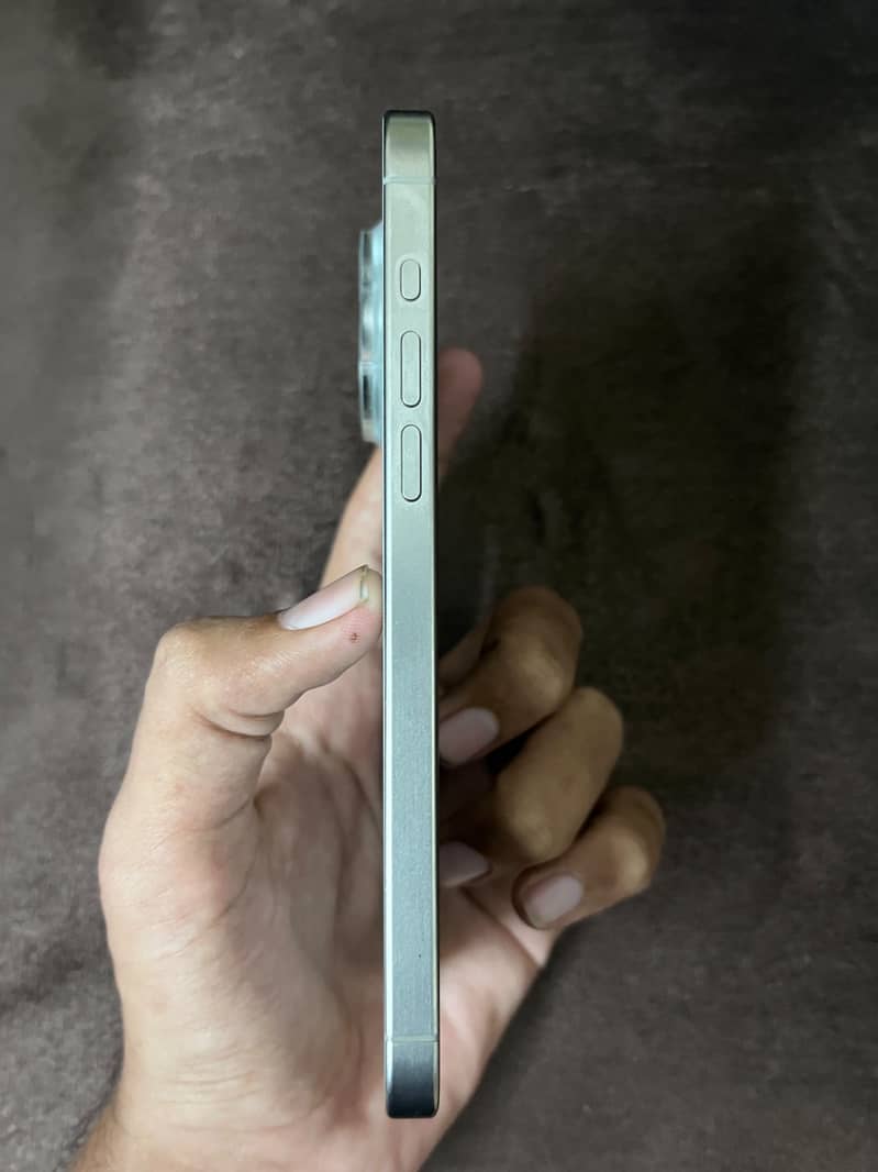 iPhone 15 Pro Max 7