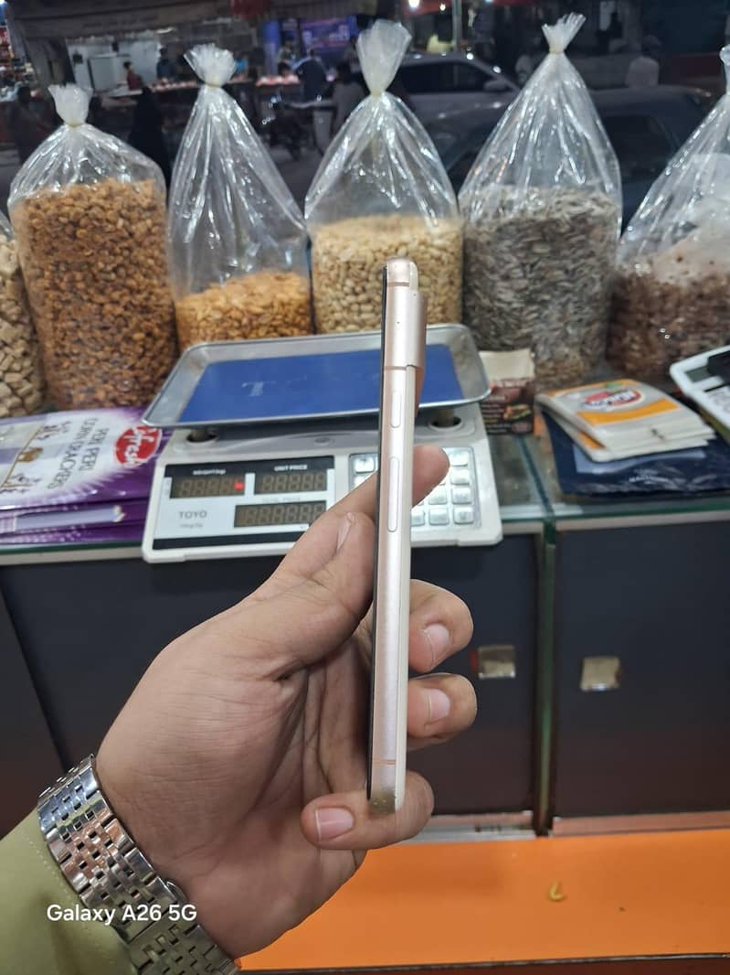 Google Pixel 8 3