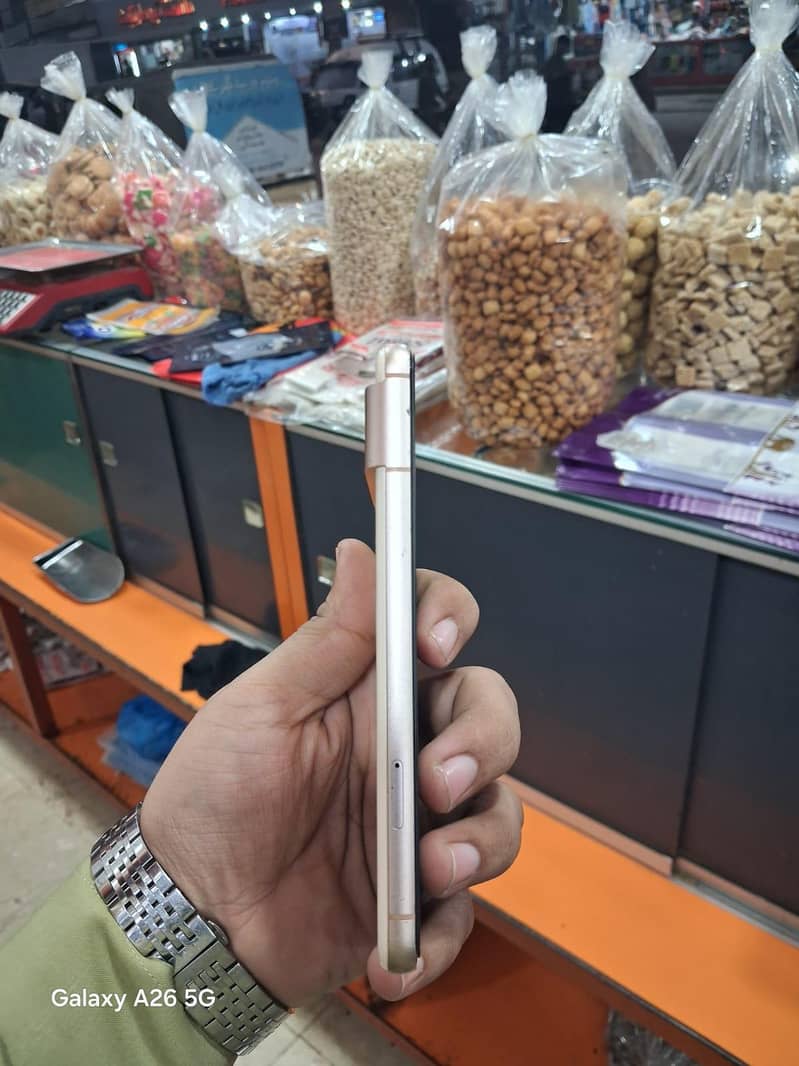 Google Pixel 8 6