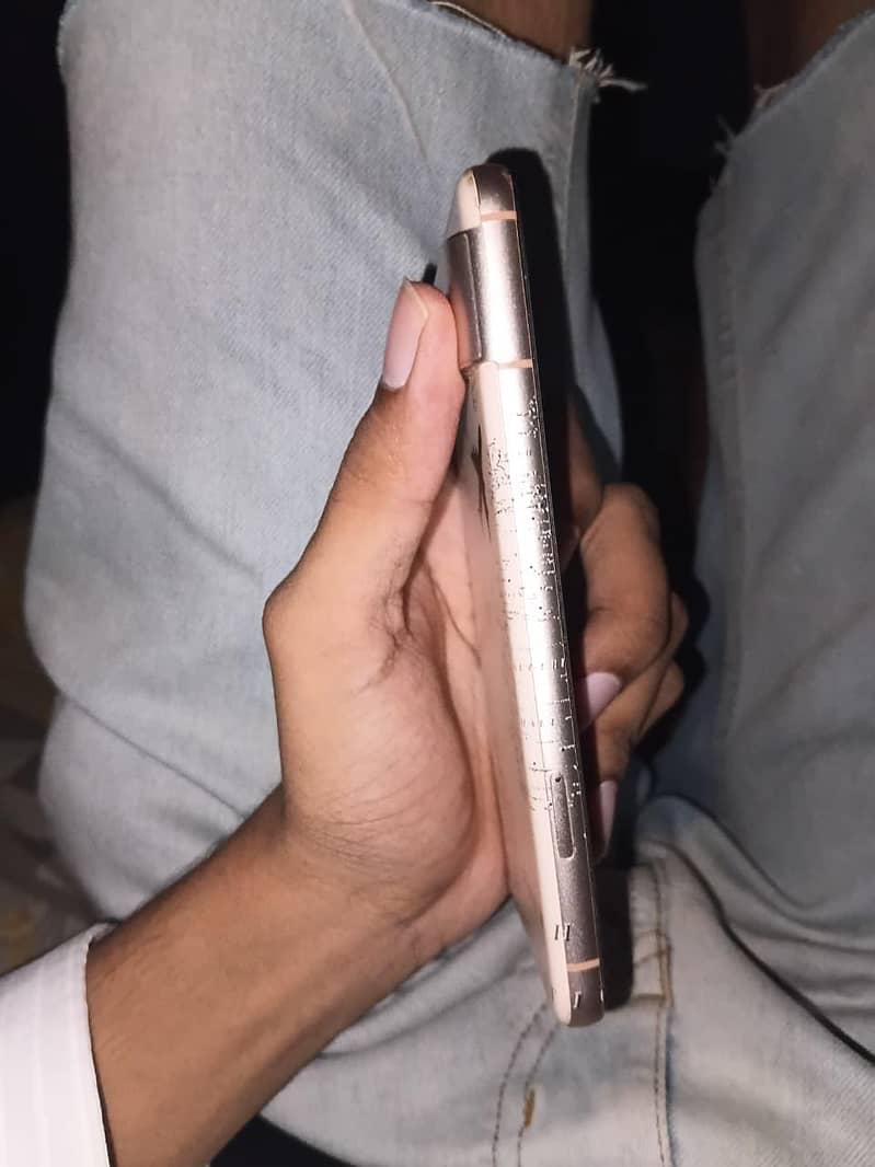 Google Pixel 8 4