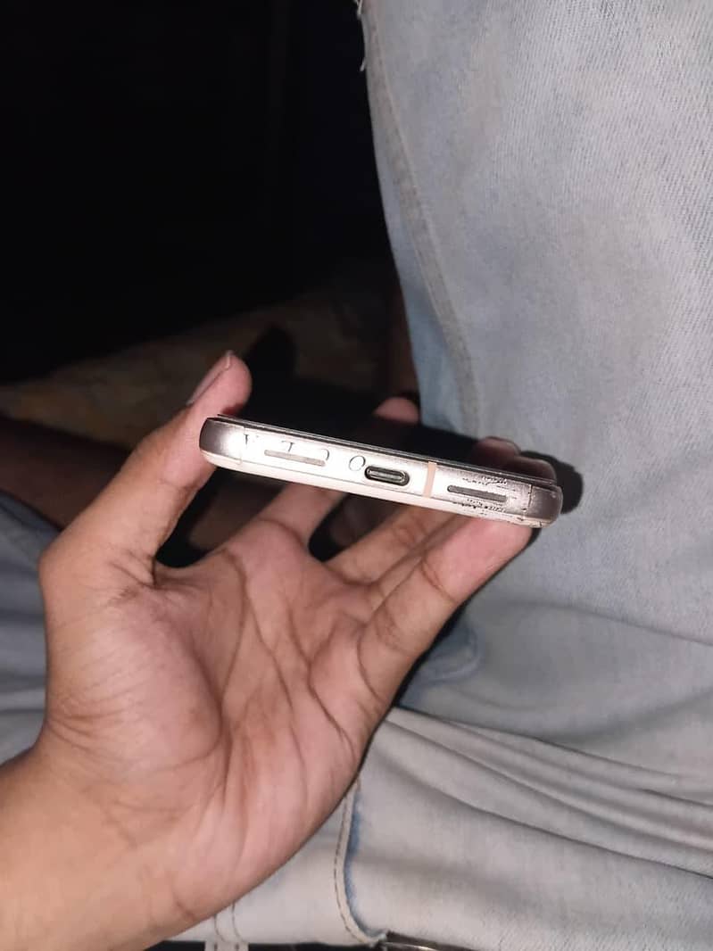 Google Pixel 8 5