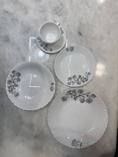 Luxury 72 Piece Dinner Set - Box Pack - Unused