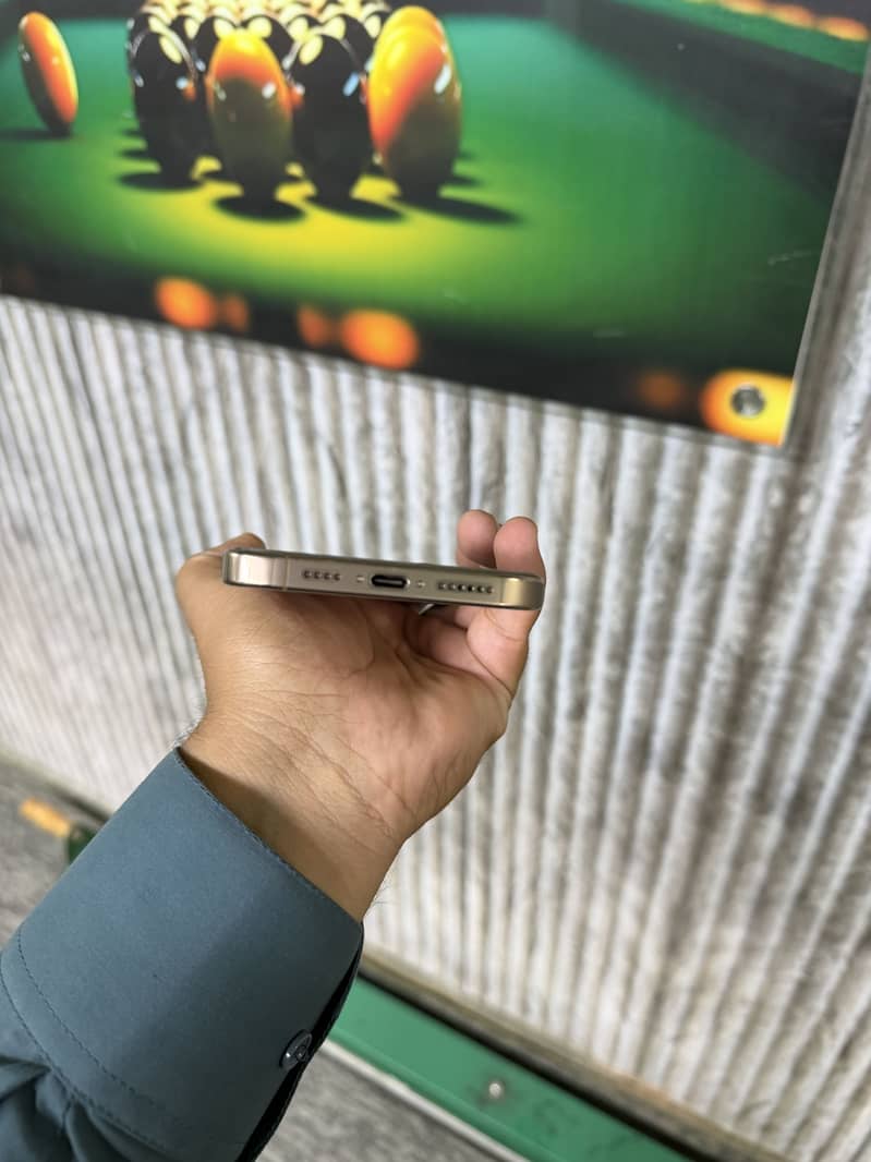 Apple iPhone 16 Pro Max 1
