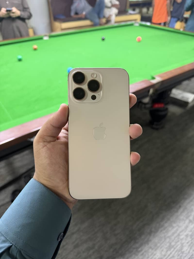 Apple iPhone 16 Pro Max 4