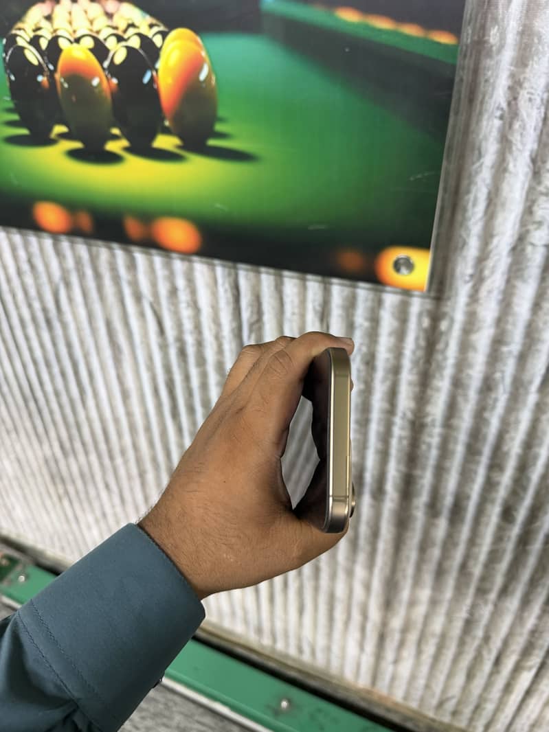 Apple iPhone 16 Pro Max 5