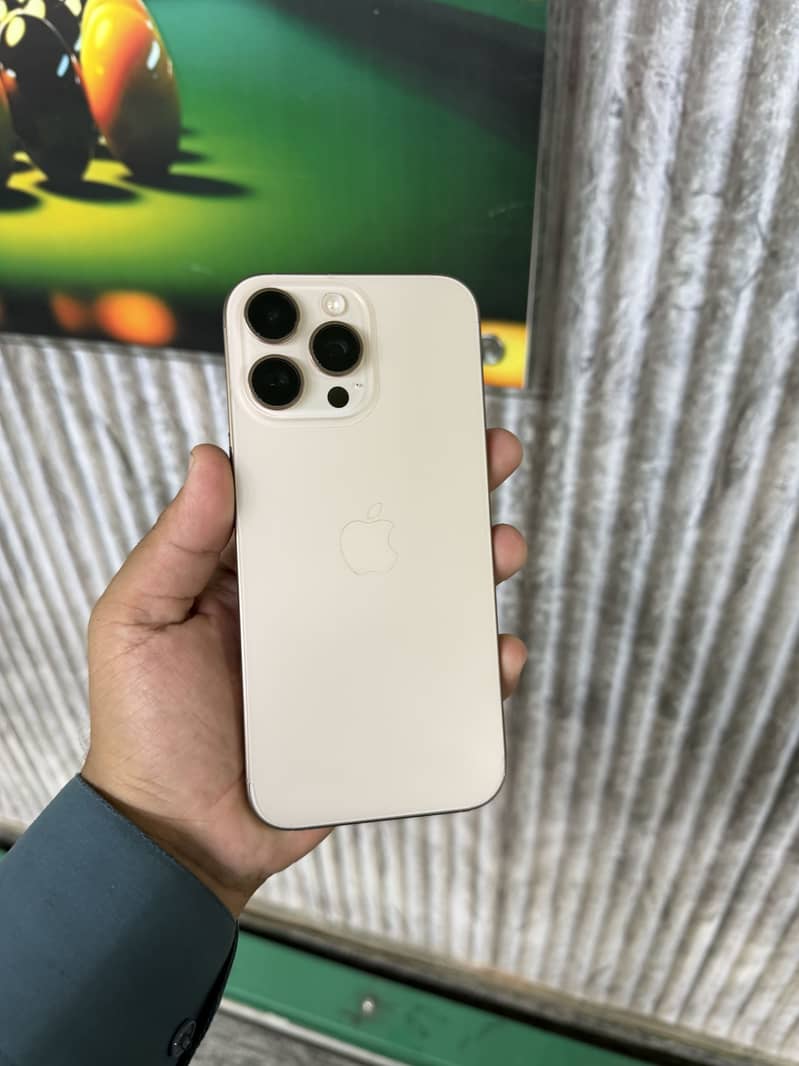 Apple iPhone 16 Pro Max 6