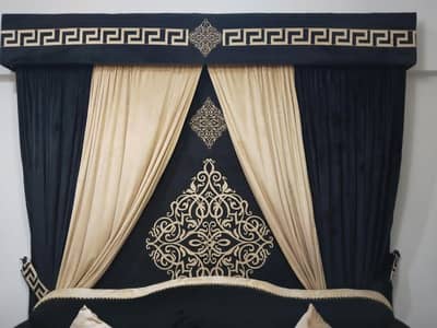 Elegant Black & Gold Curtain Blind