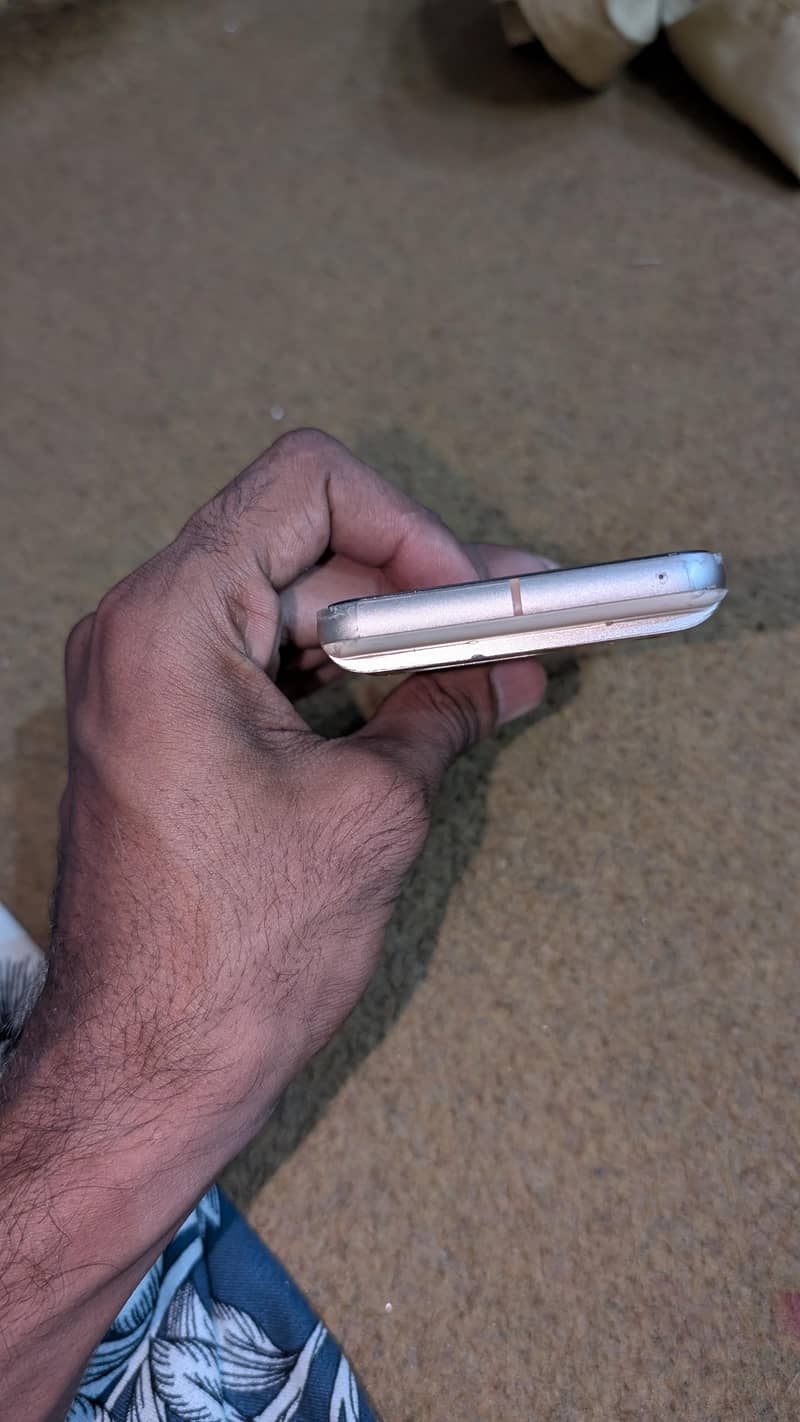 Google Pixel 8 4