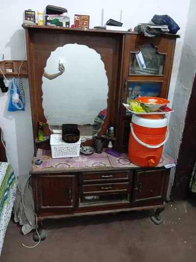 Dressing Table With Mirror