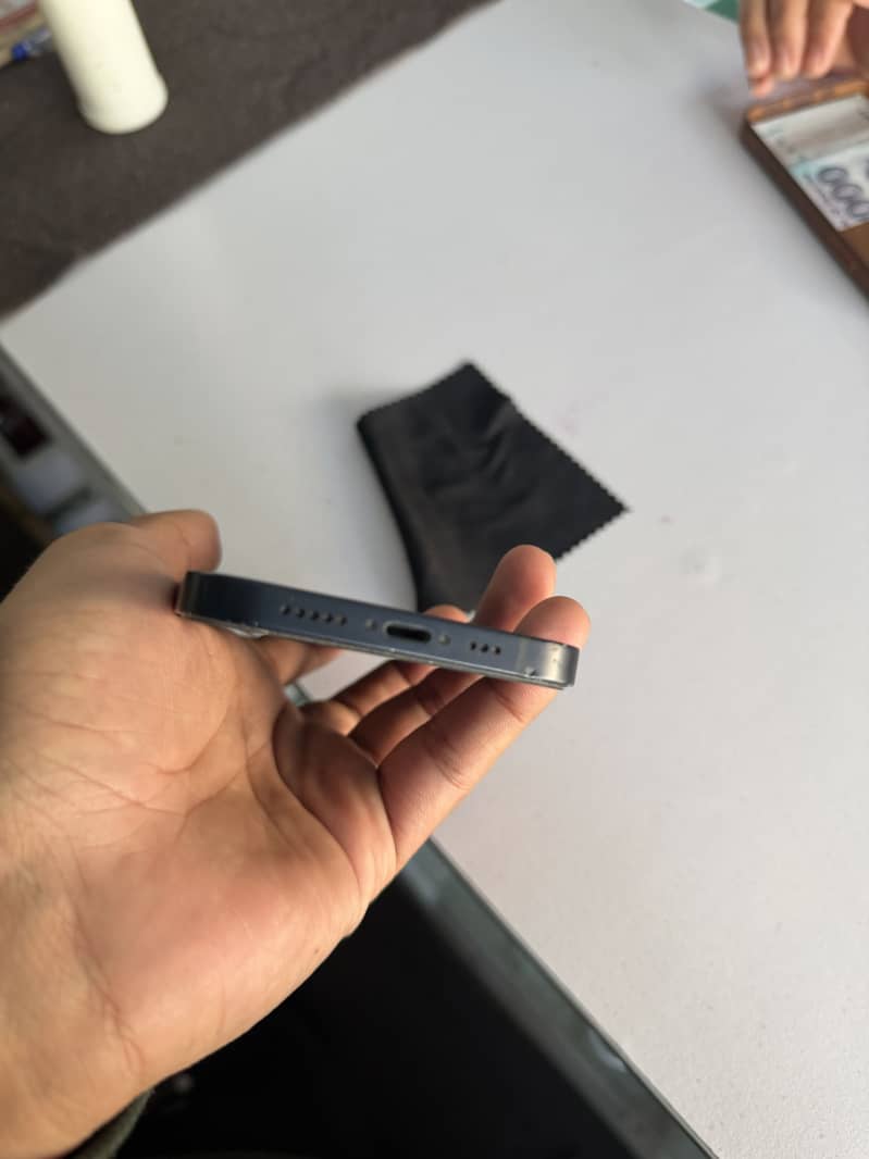 Apple iPhone 12 2