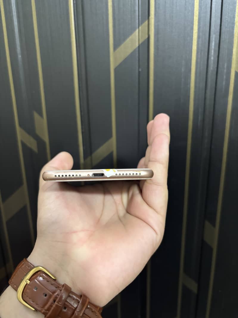 Apple iPhone 8 Plus 3