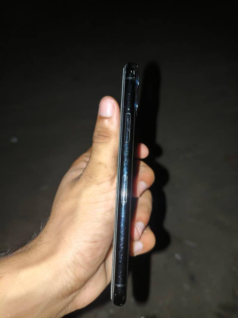 Apple iPhone 11 Pro 2