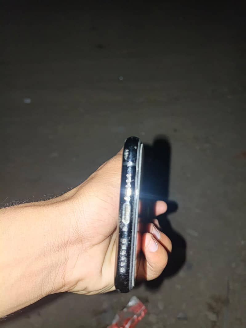 Apple iPhone 11 Pro 4