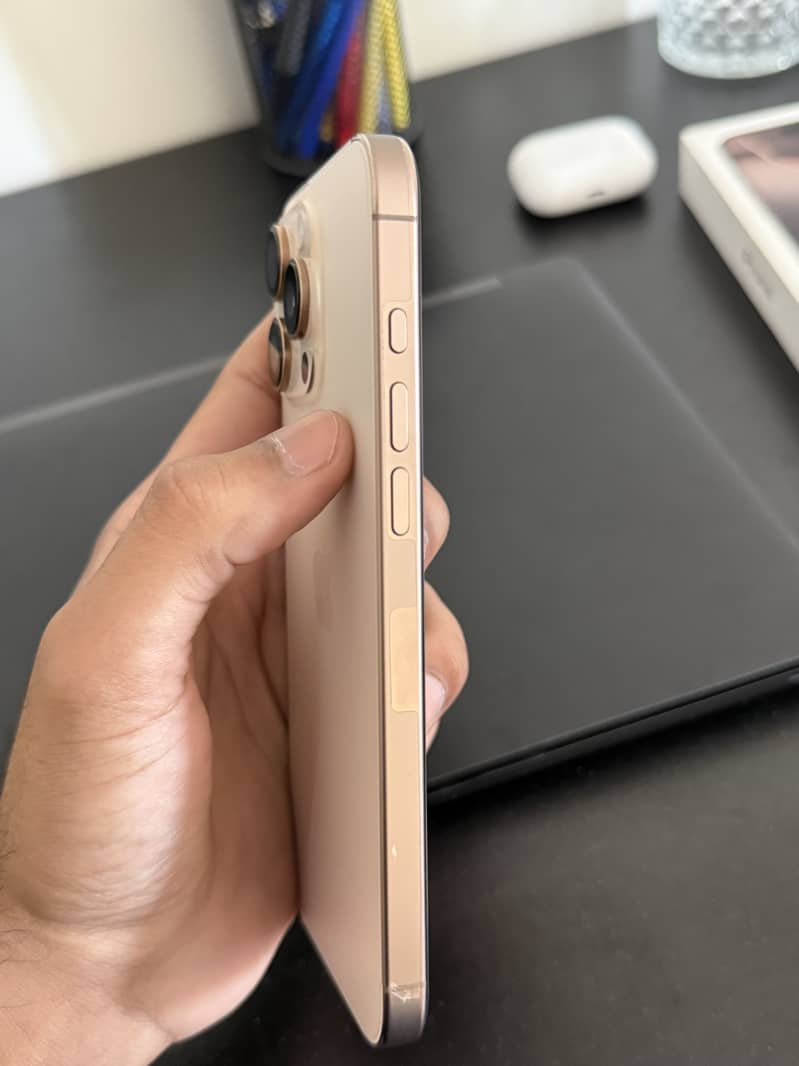 iPhone 16 Pro Max 1