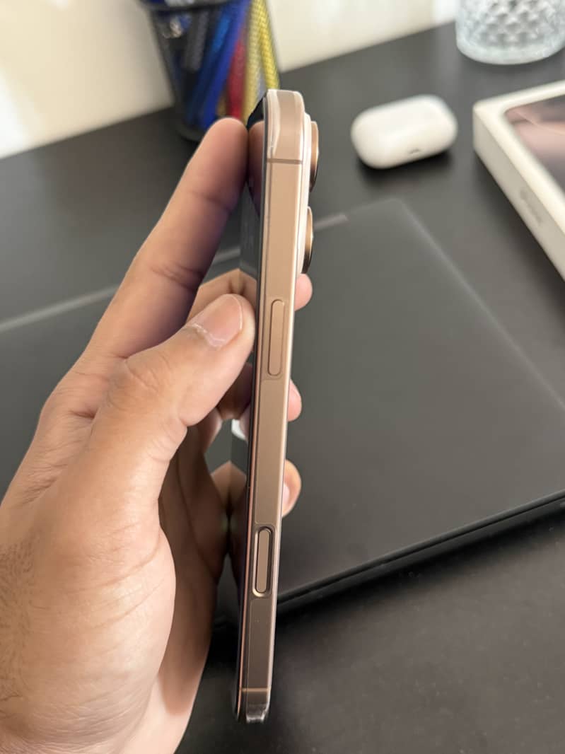 iPhone 16 Pro Max 2