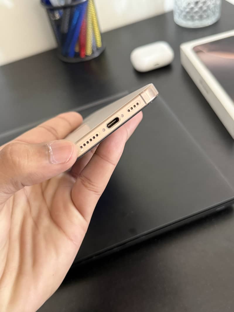 iPhone 16 Pro Max 3