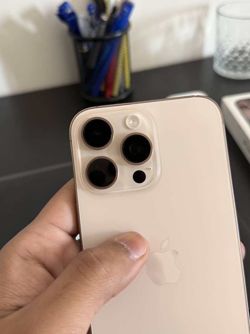 iPhone 16 Pro Max 5