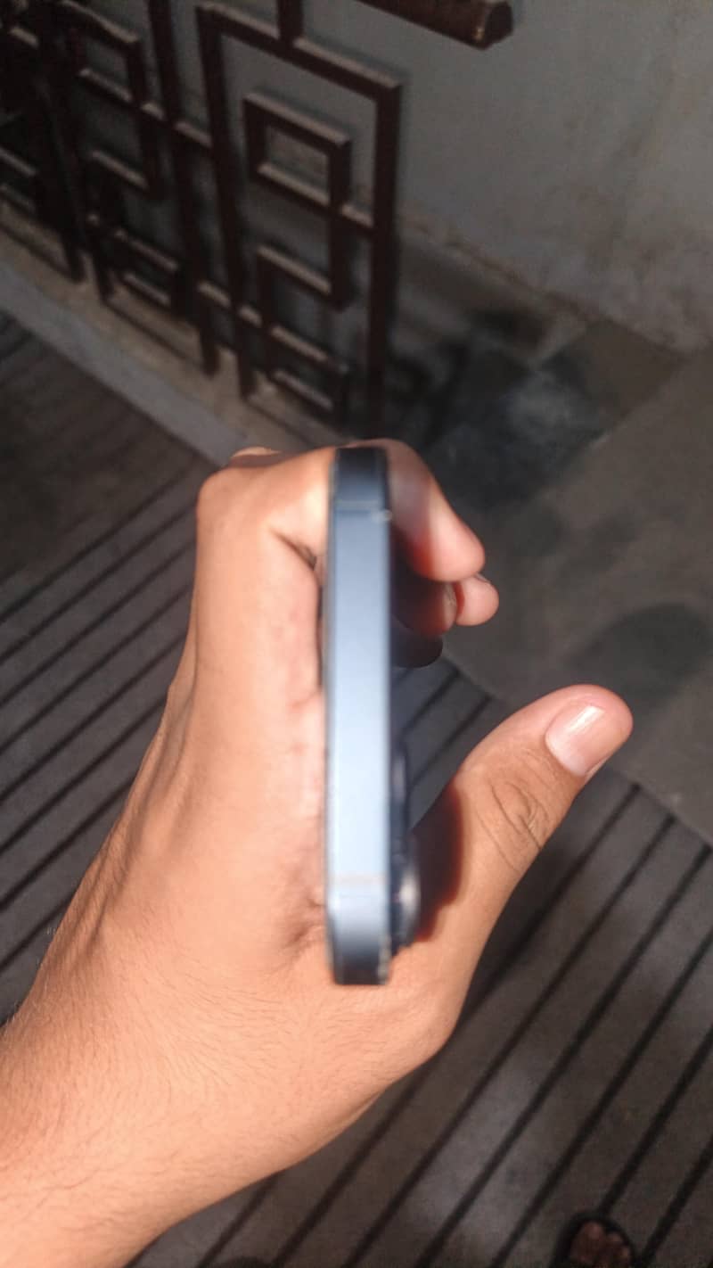 Apple iPhone 13 1