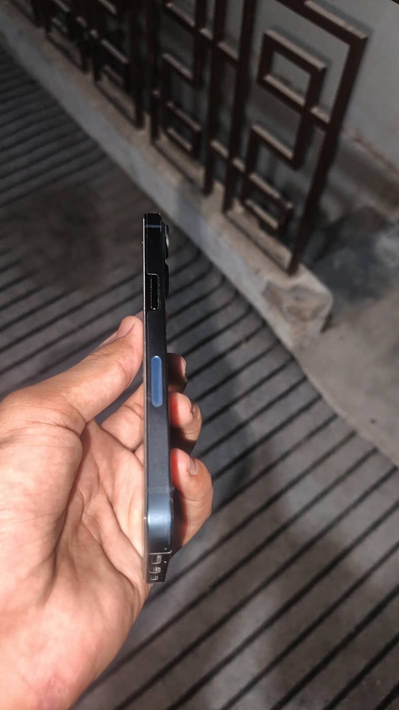 Apple iPhone 13 4