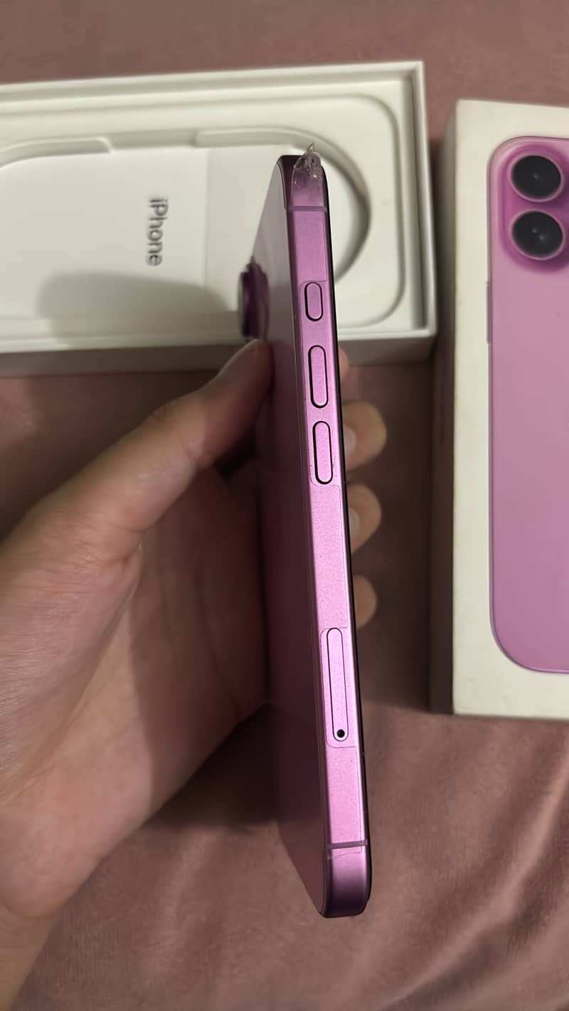 Apple iPhone 16 3