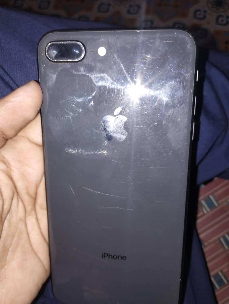 Apple iPhone 8 Plus 3