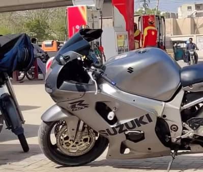 Suzuki gixxer 750 cc