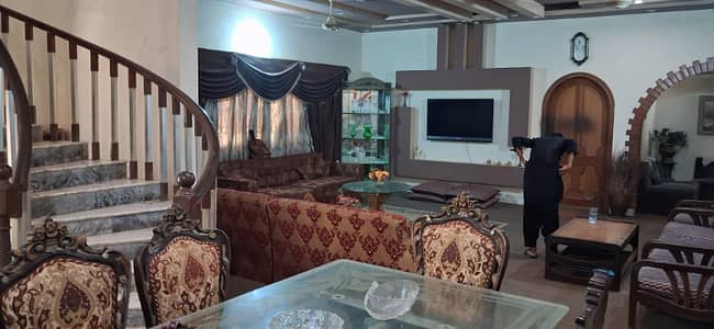 Prime Location Old Bungalow 500 yards available for Sale