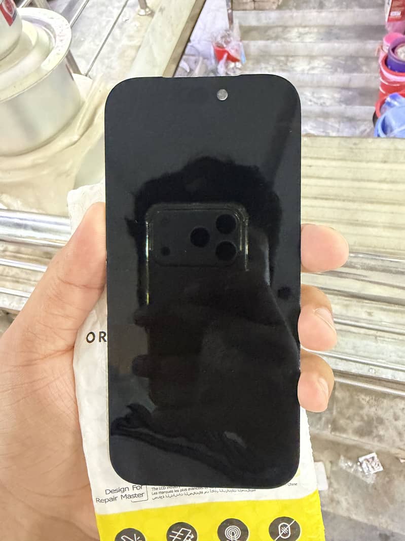 Iphone 17 pro panel 0