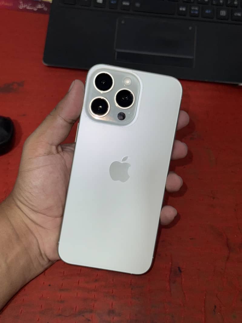 Apple iPhone 15 Pro Max 0