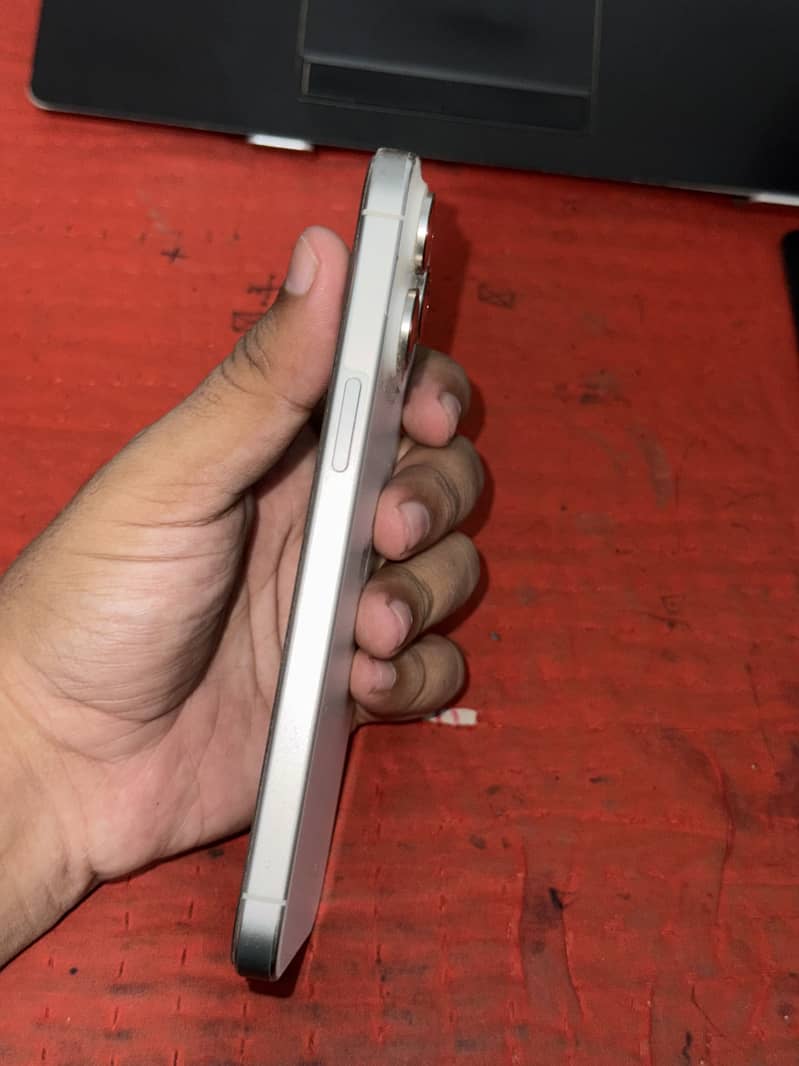 Apple iPhone 15 Pro Max 1