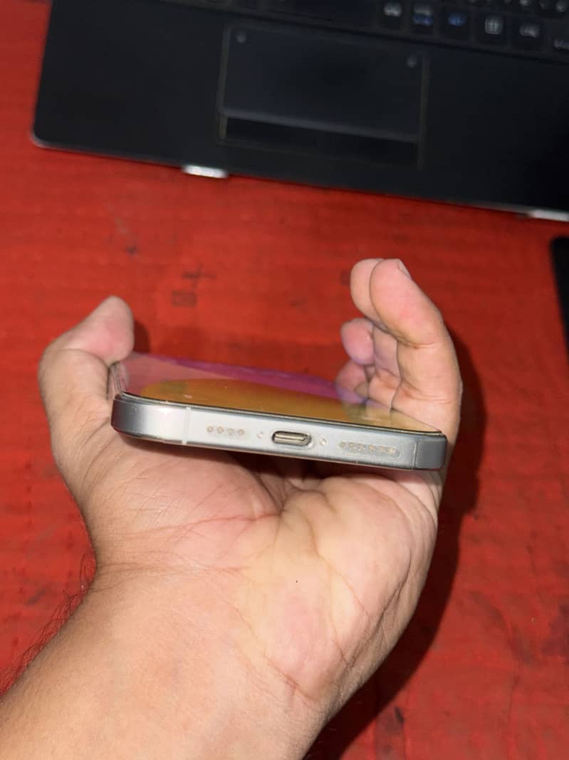 Apple iPhone 15 Pro Max 3