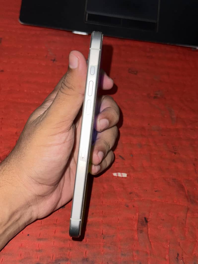 Apple iPhone 15 Pro Max 4