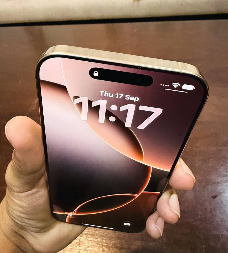 Apple iPhone 16 Pro Max 2