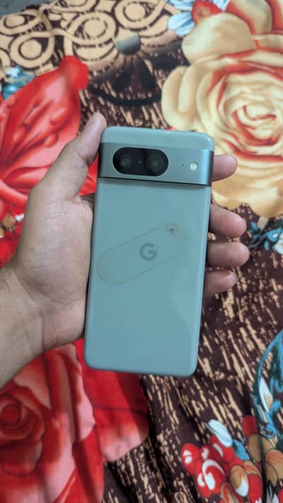 Google Pixel 8 green colour