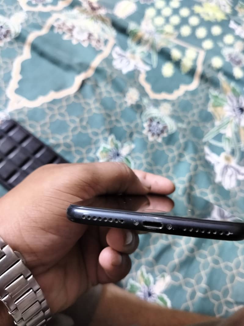 Apple iPhone 7 Plus 3