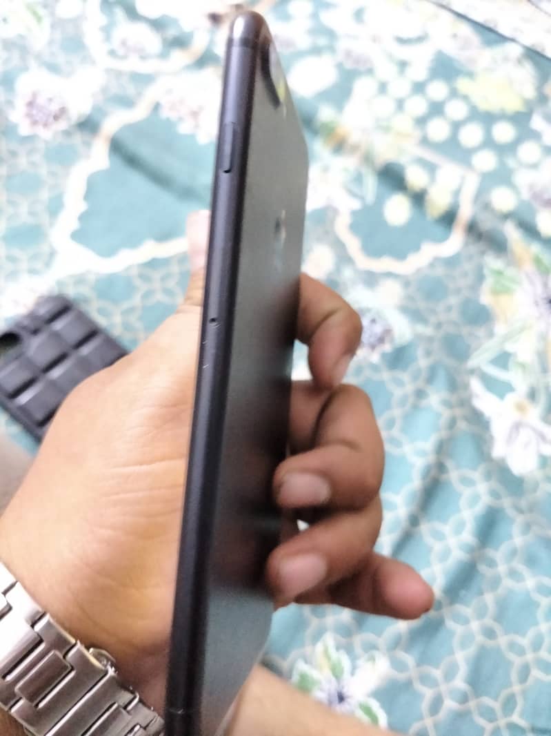 Apple iPhone 7 Plus 4
