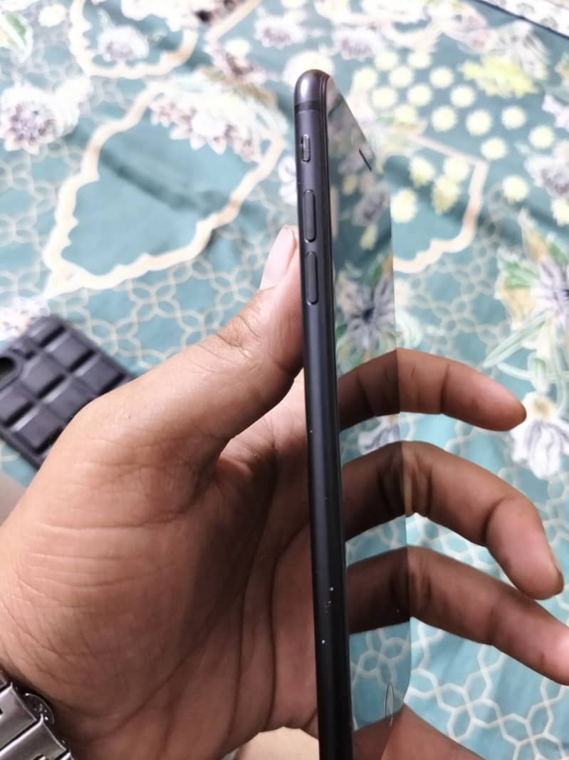 Apple iPhone 7 Plus 5