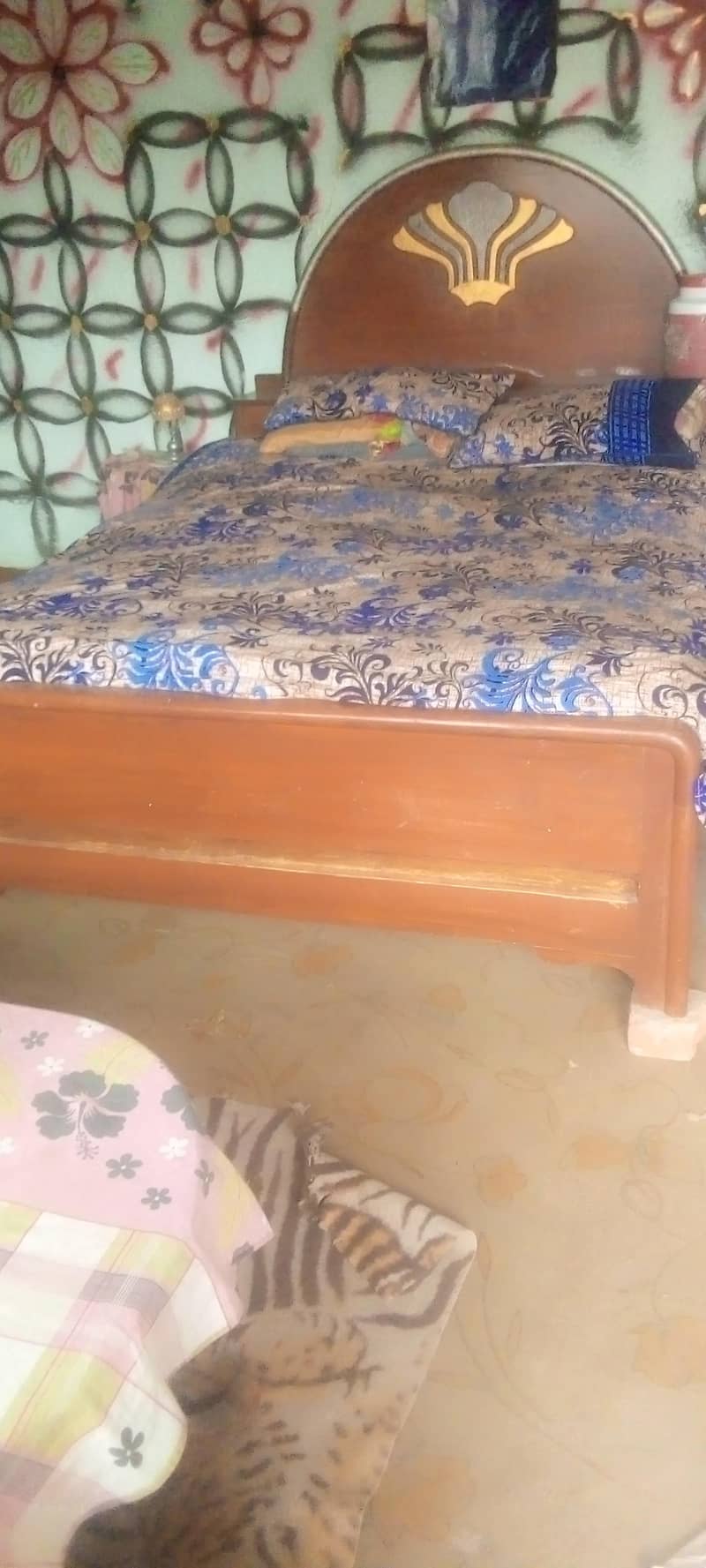 لکڑی کا فرنیچر 2