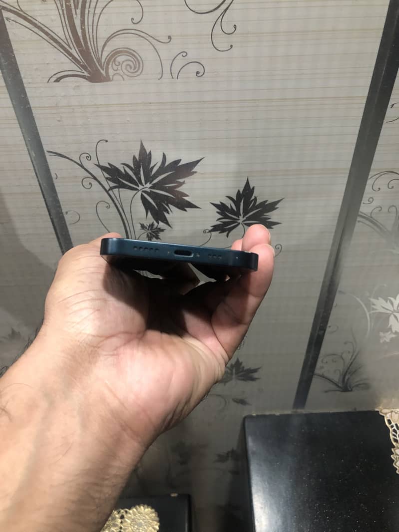 Apple iPhone 13 4