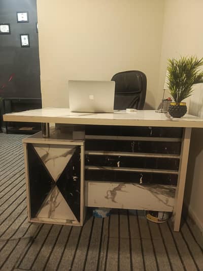 office table good condition