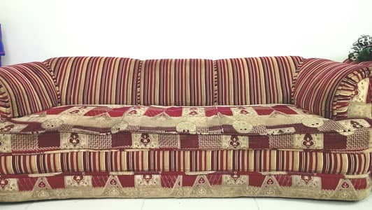 3 Seater sofa available in LAHORE