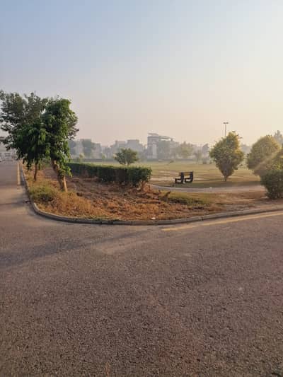 5 Marla Facing Park Plot At 40 Foot Road ,Attractive Price
