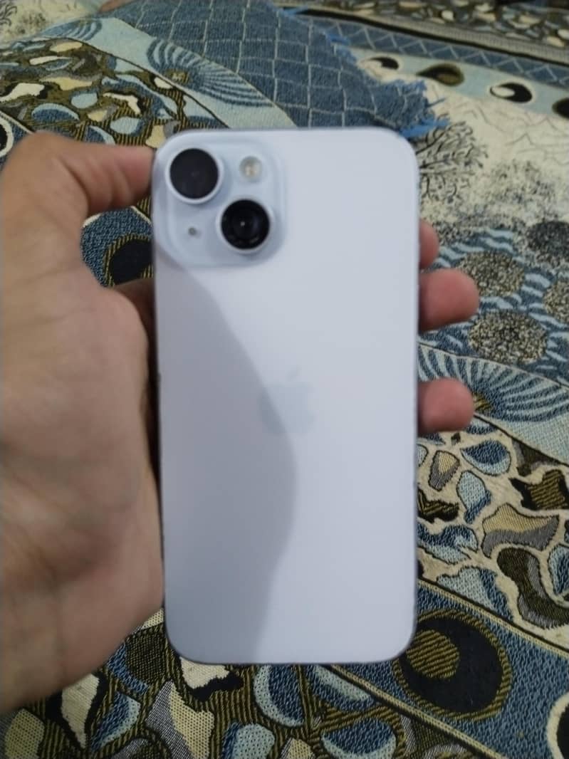 Apple iPhone 15 4