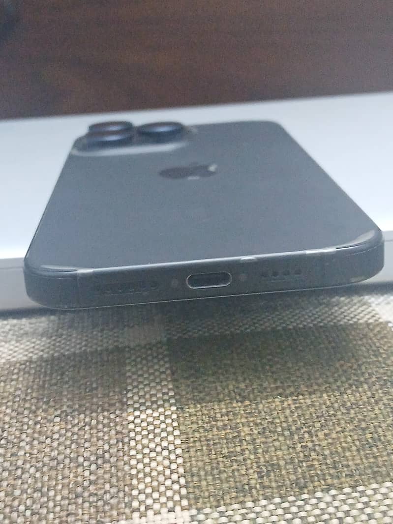 Apple iPhone 15 Pro Max 2