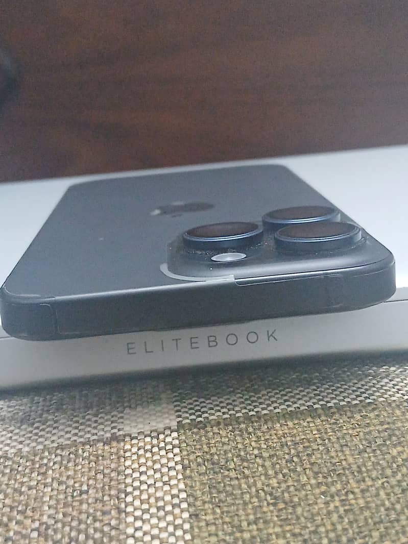 Apple iPhone 15 Pro Max 4