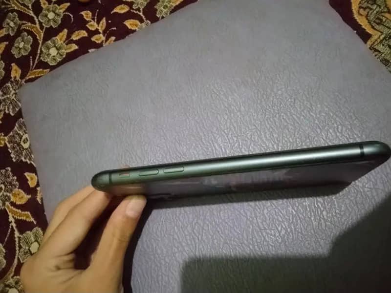Apple iPhone 11 3